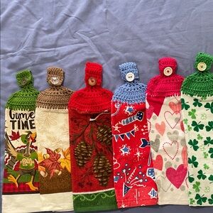 Festive Crochet Top Kitchen Towels Set